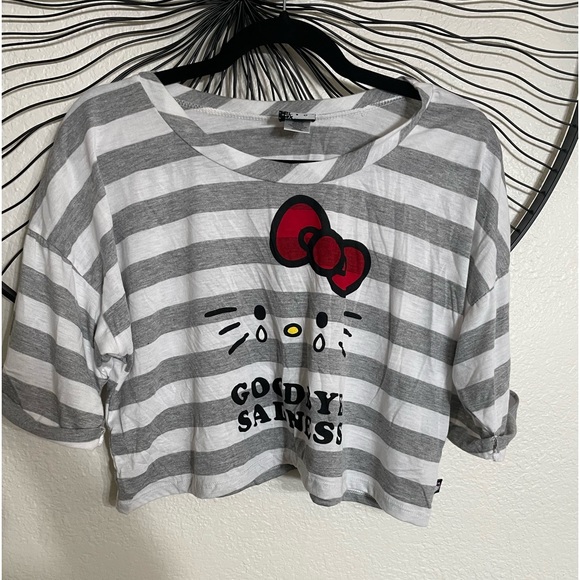 Authentic short Hello Kitty t-shirt - Picture 1 of 8